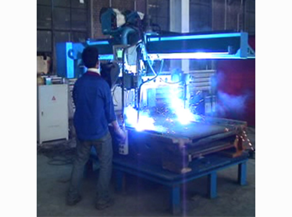 煤機(jī)中部槽自動焊接專機(jī) (2)